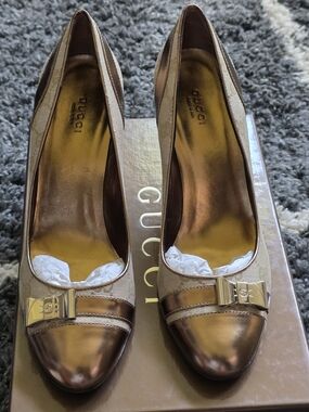 Gucci MONOGRAM heel  shoes with Gold Bow   classic timelesshoes Size 39.5C